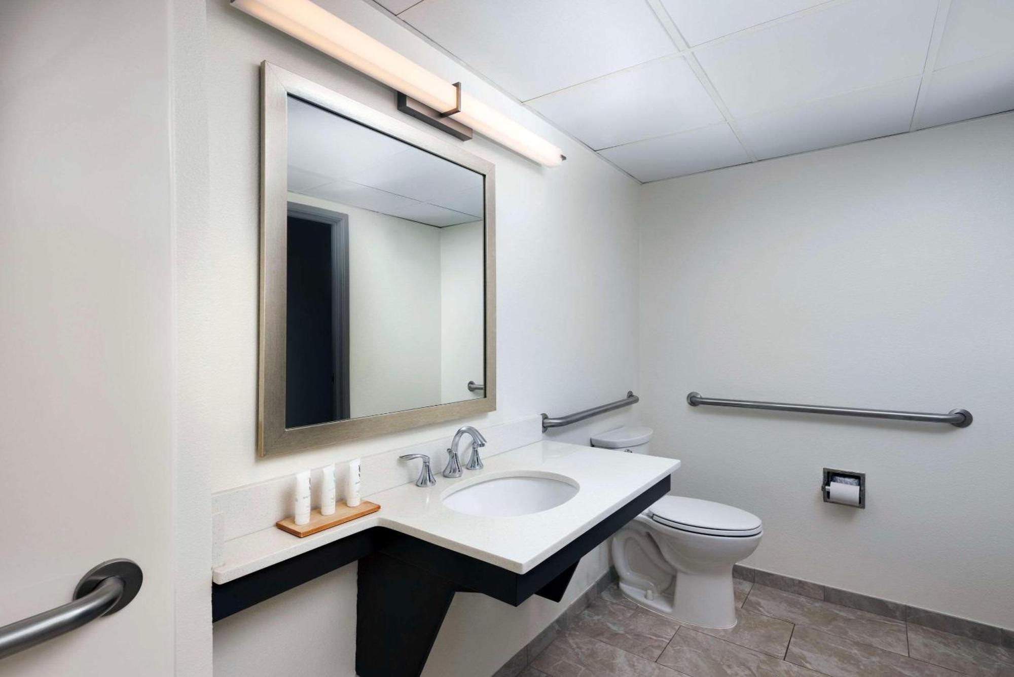 Country & By Radisson Downtown Tunnel Road 3* Asheville