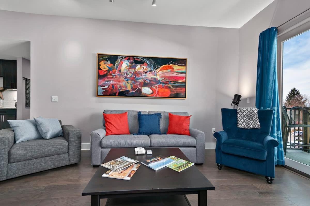 Holiday home 2Br Condo With Balcony, Free Tix, Walk To Downtown *