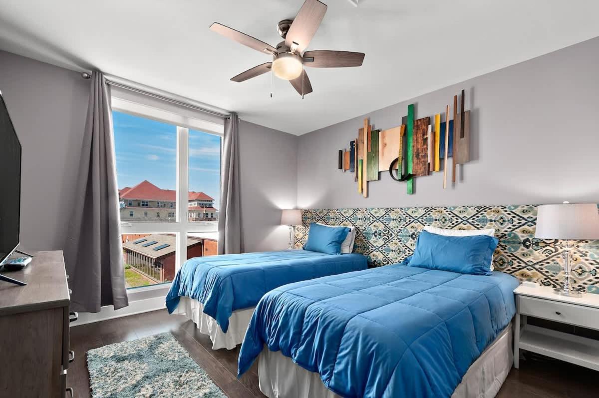 Holiday home 2Br Condo With Balcony, Free Tix, Walk To Downtown