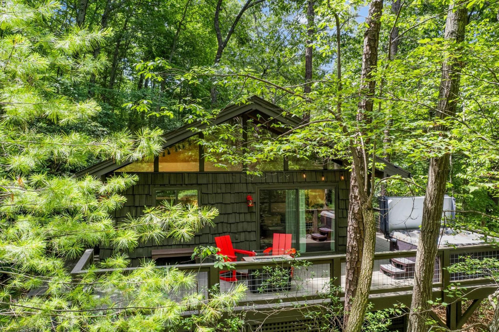 Woodhaven Sauna & Hot Tub Holiday home *