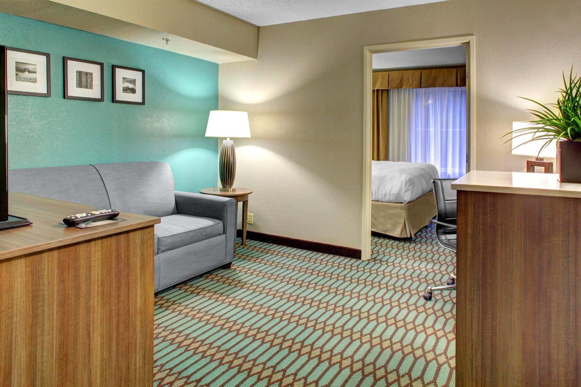 Country & By Radisson Downtown Tunnel Road Hotel 3*