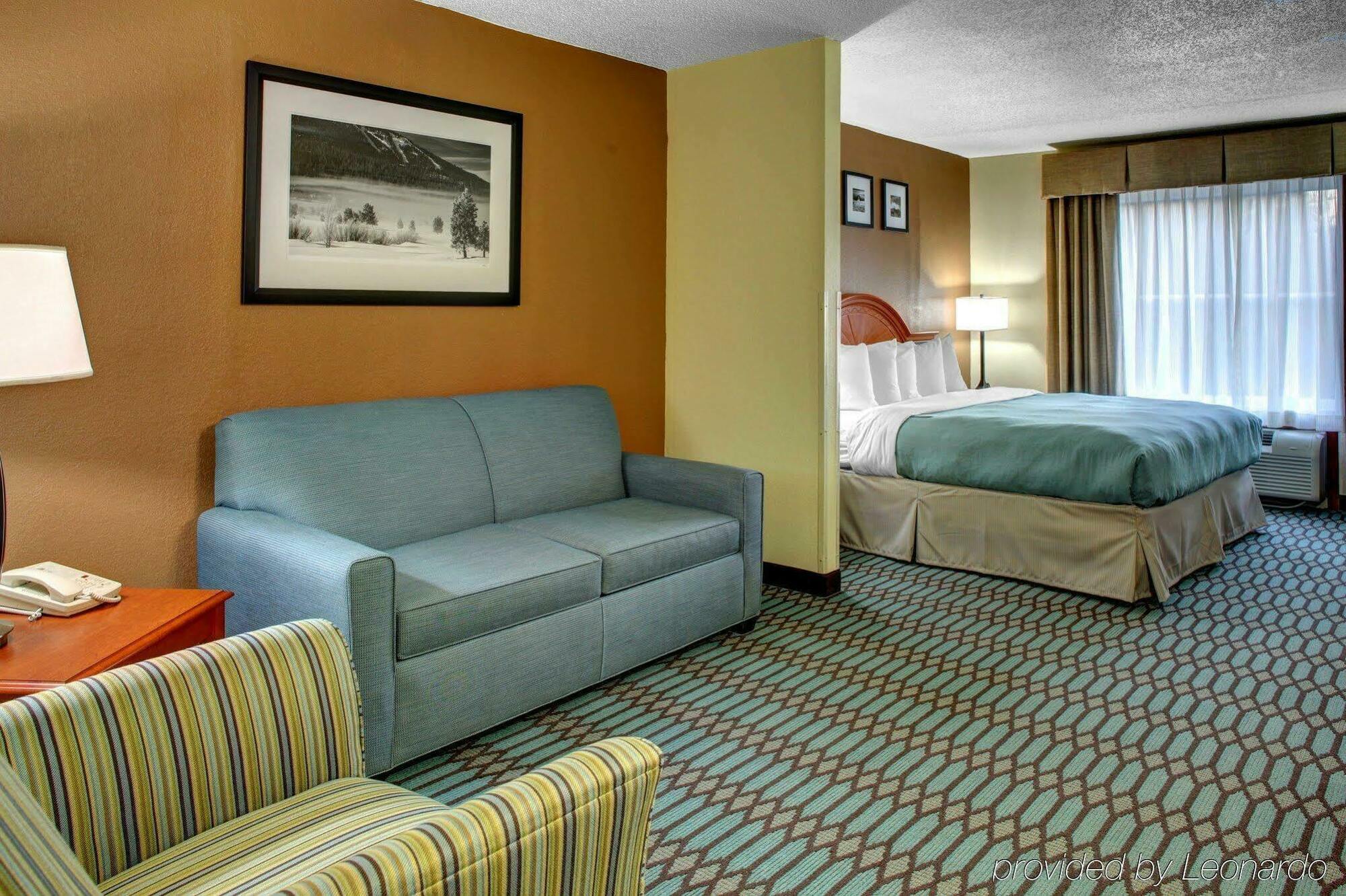 Country & By Radisson Downtown Tunnel Road Hotel 3*