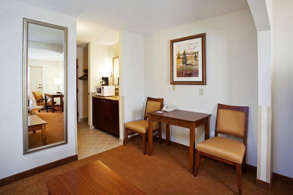 Express & Sw - Outlet Ctr Area By Ihg