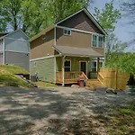Family Oasis W/ Loft & Firepit: Convenient