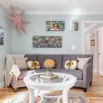 Pet Friendly - Cozy Nut Shell