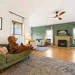 Black Bear Ridge Charming Pet-Friendly Getaway