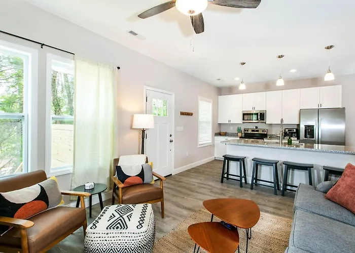 Family Oasis W/ Loft & Firepit: Convenient