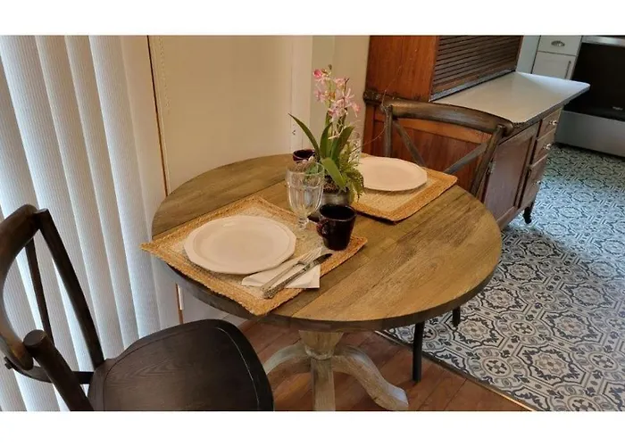 The Wisp, A Quaint Farm Cottage, Conveniently Located Between Downtown Asheville And Black Mountain