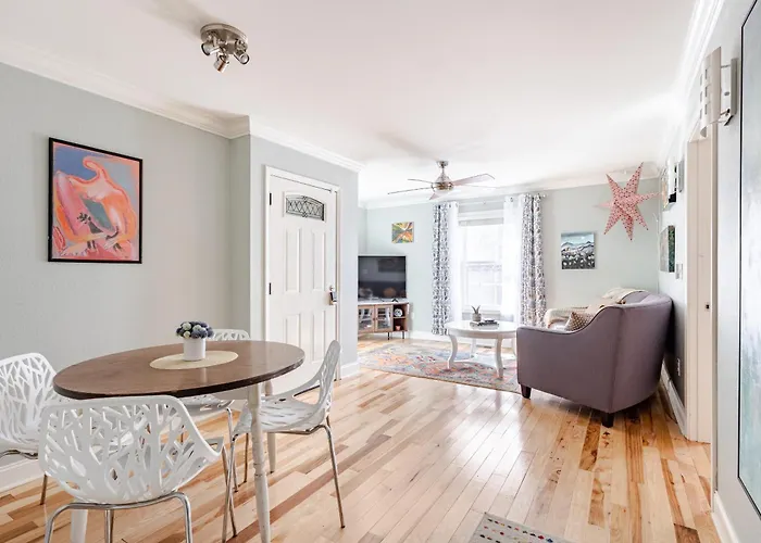 Pet Friendly - Cozy Nut Shell