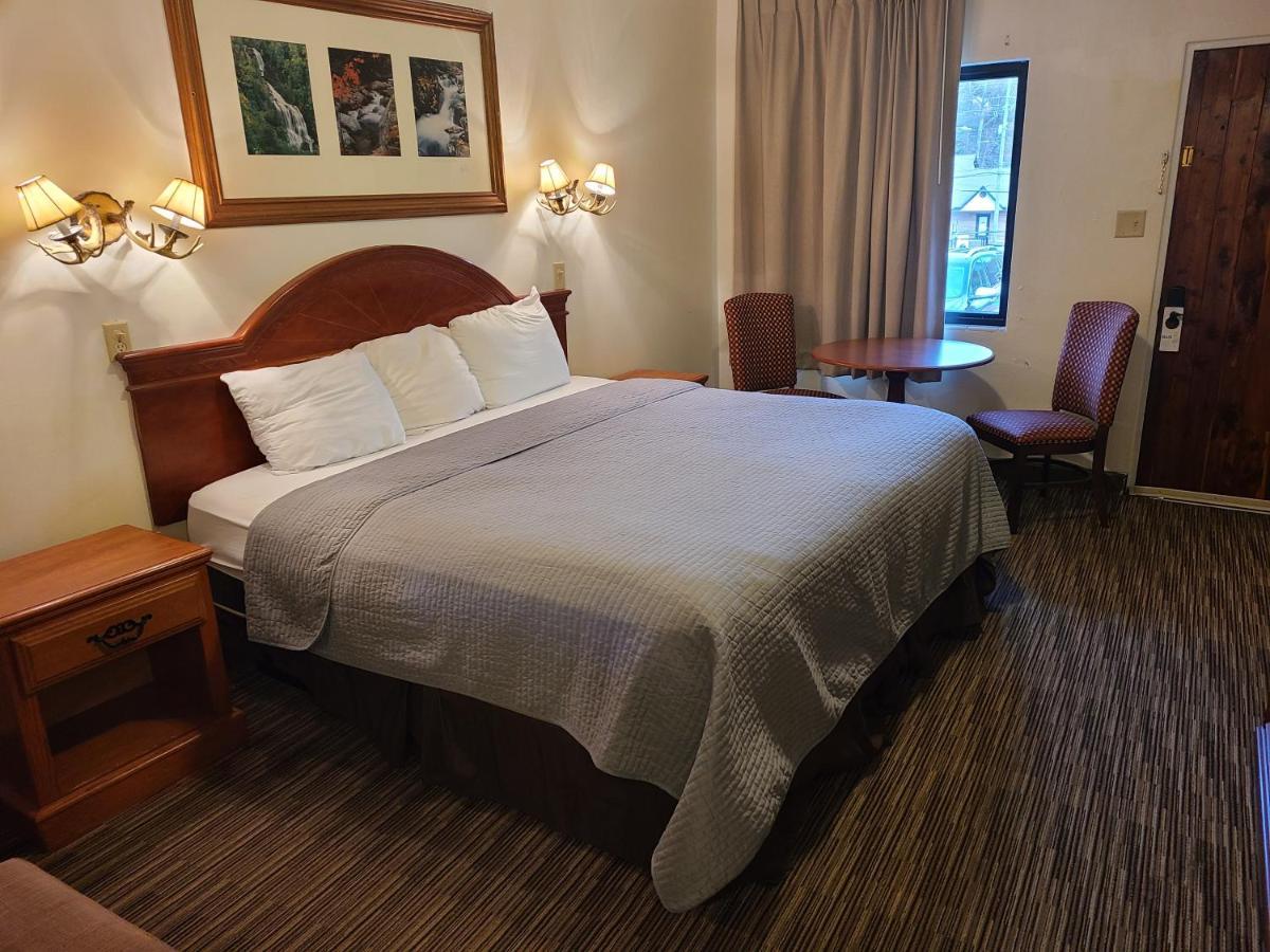 The Mountaineer - Motel