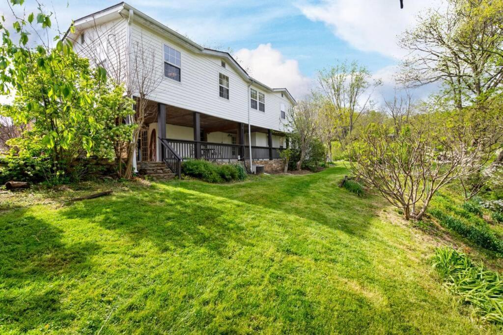 Holiday home Chestnut Hill Retreat-spacious-3 Miles To Downtown *