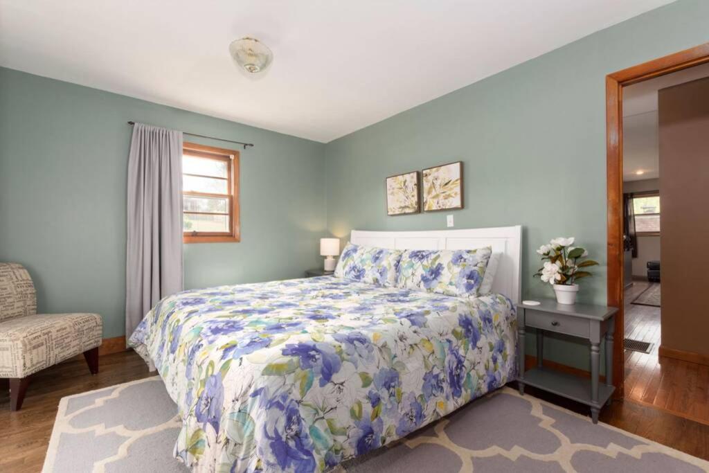 Chestnut Hill Retreat-spacious-3 Miles To Downtown