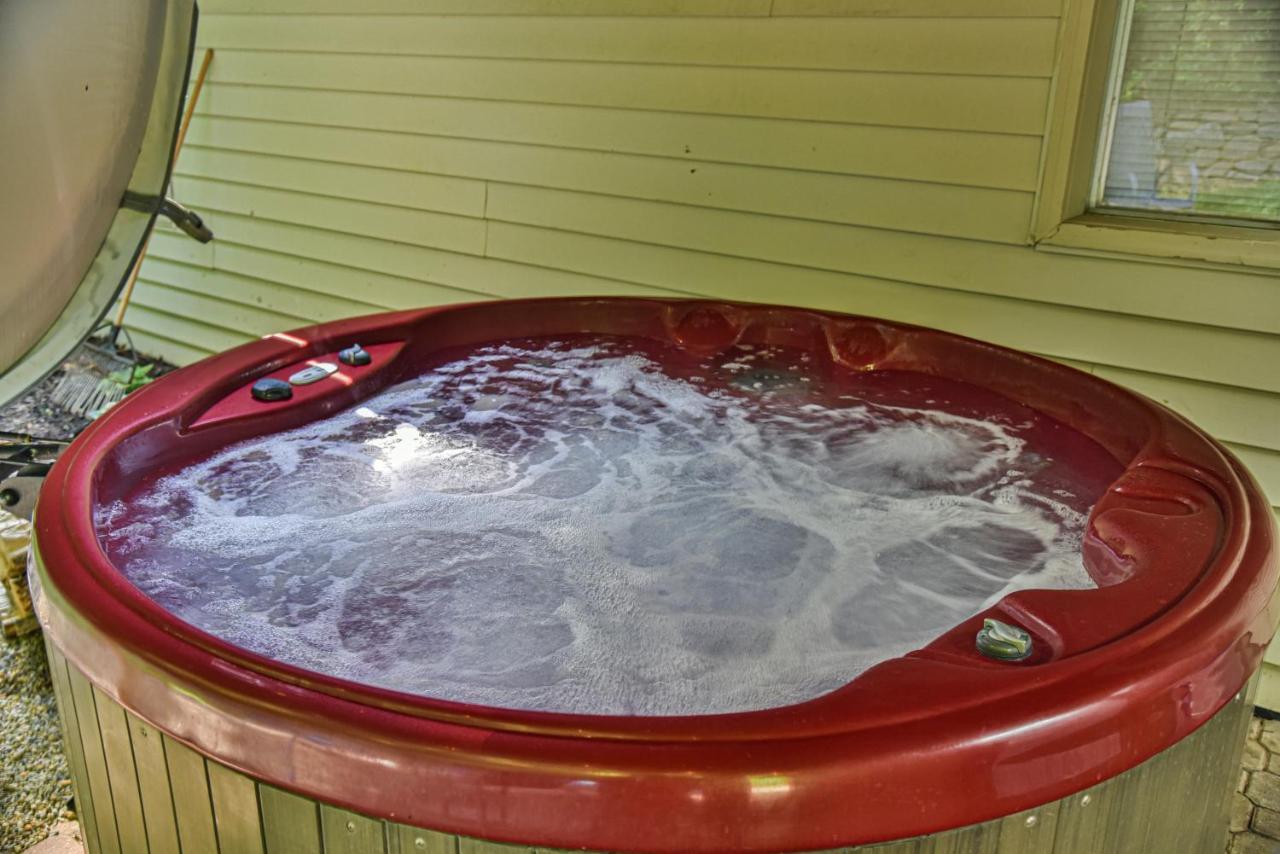 South With Hot Tub Just 11 Miles To Downtown Holiday home Asheville