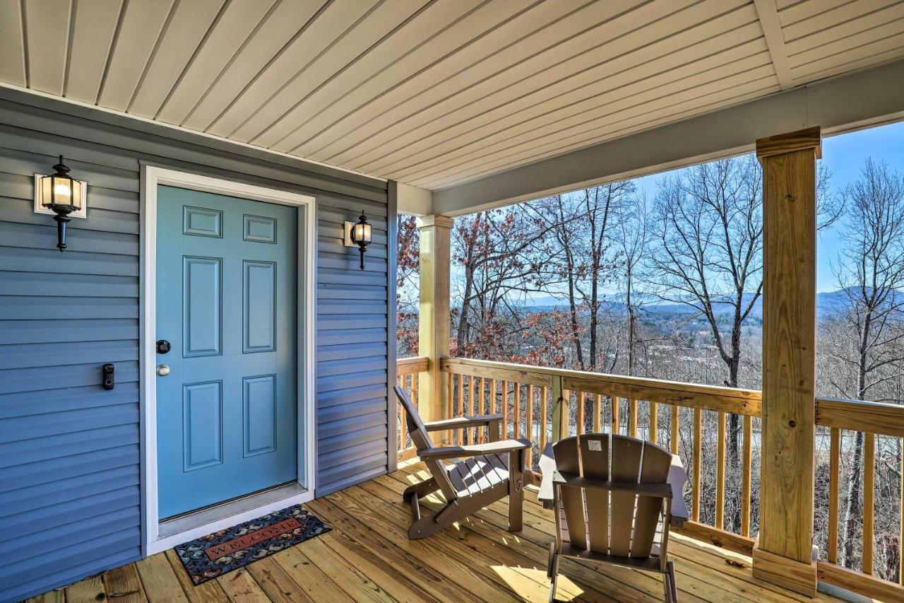 Holiday home Charming Retreat With Views Near Downtown! Asheville