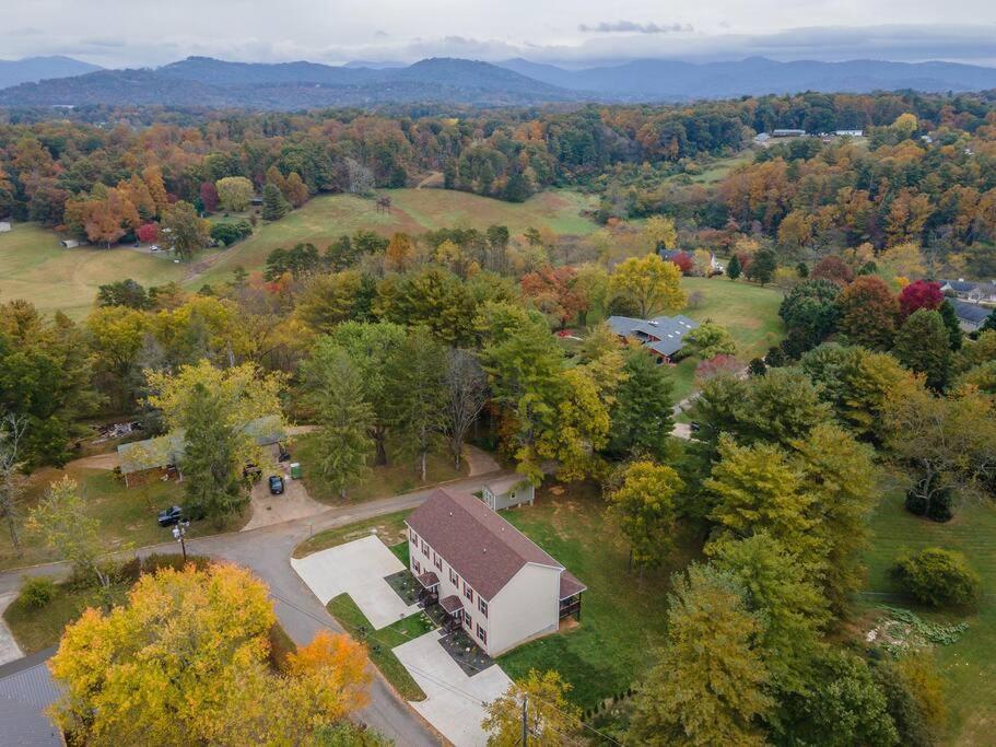 Pisgah Place! Comfy 2br Apt/house! Holiday home *