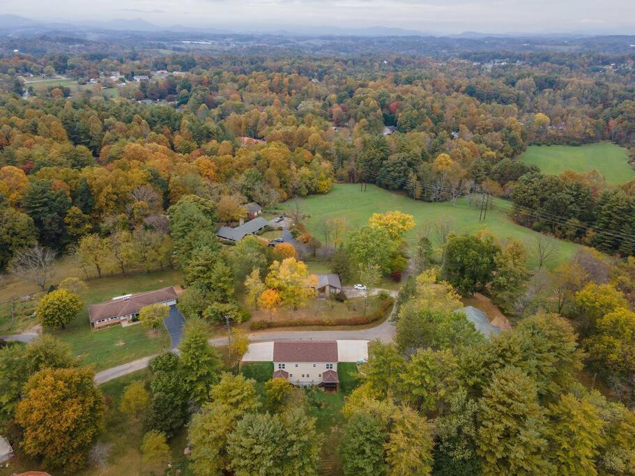 Pisgah Place! Comfy 2br Apt/house! Holiday home *