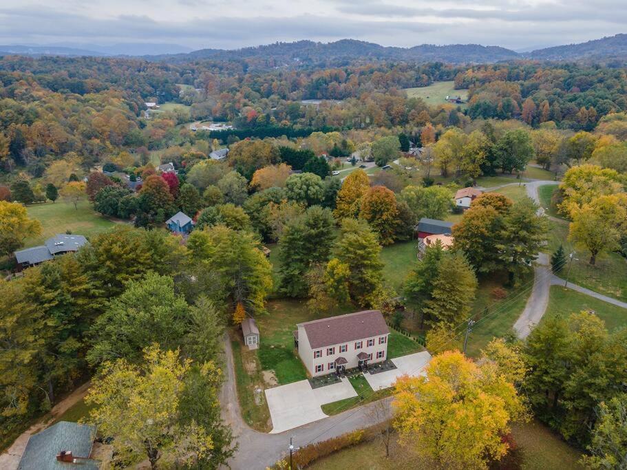 Pisgah Place! Comfy 2br Apt/house! Holiday home *