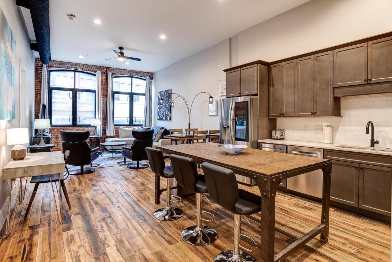 Large 3 Bedroom 3 And A Half Bath Downtown Holiday home *