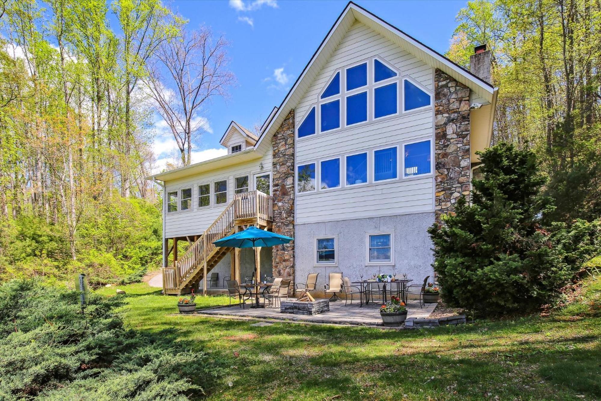 Holiday home 10 Min To Dt, 15 Min To Biltmore, Fire Pit, View