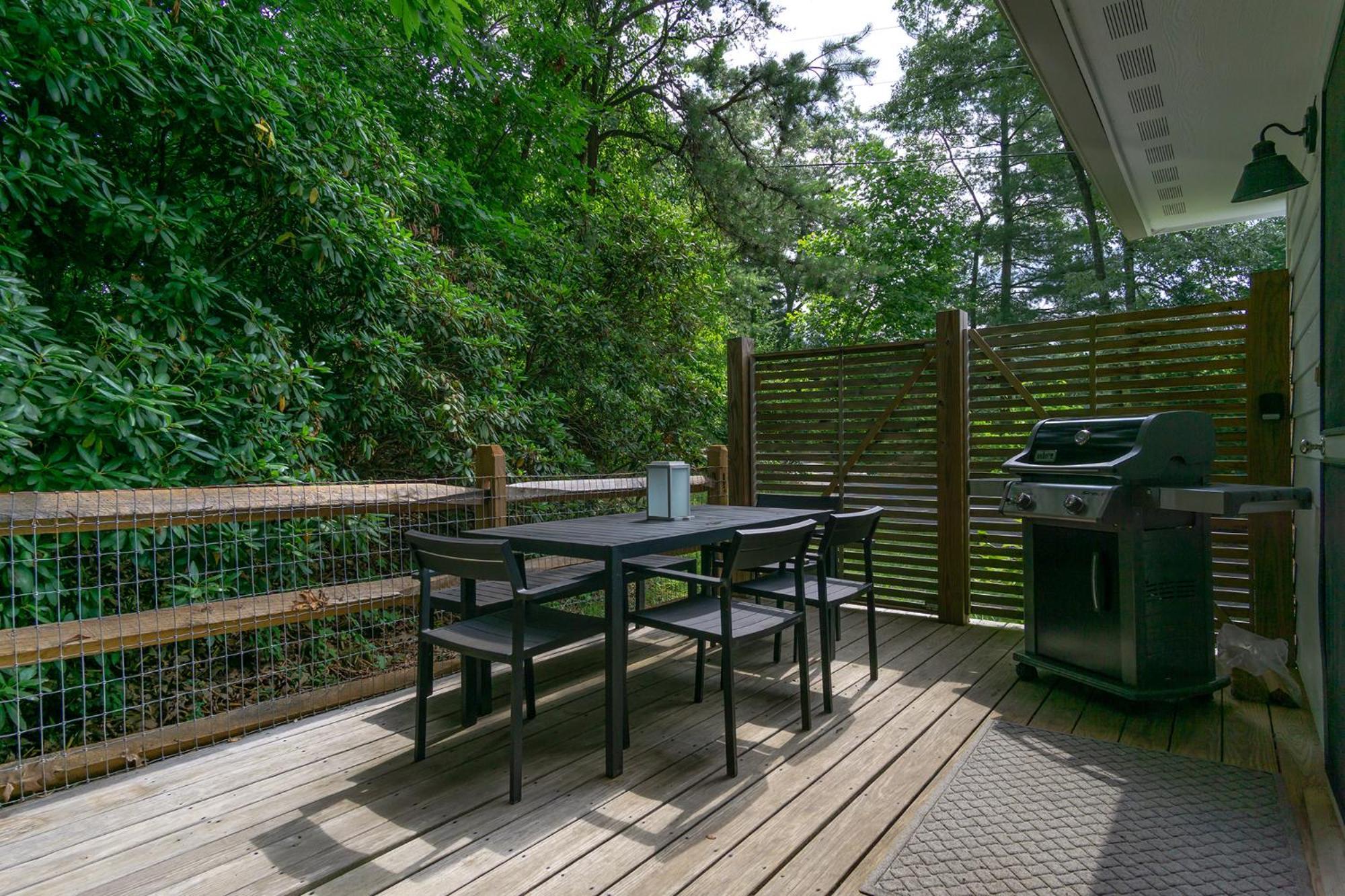 Cottontail Pet-friendly, Fire Pit & 10 Min. To Downtown Avl!