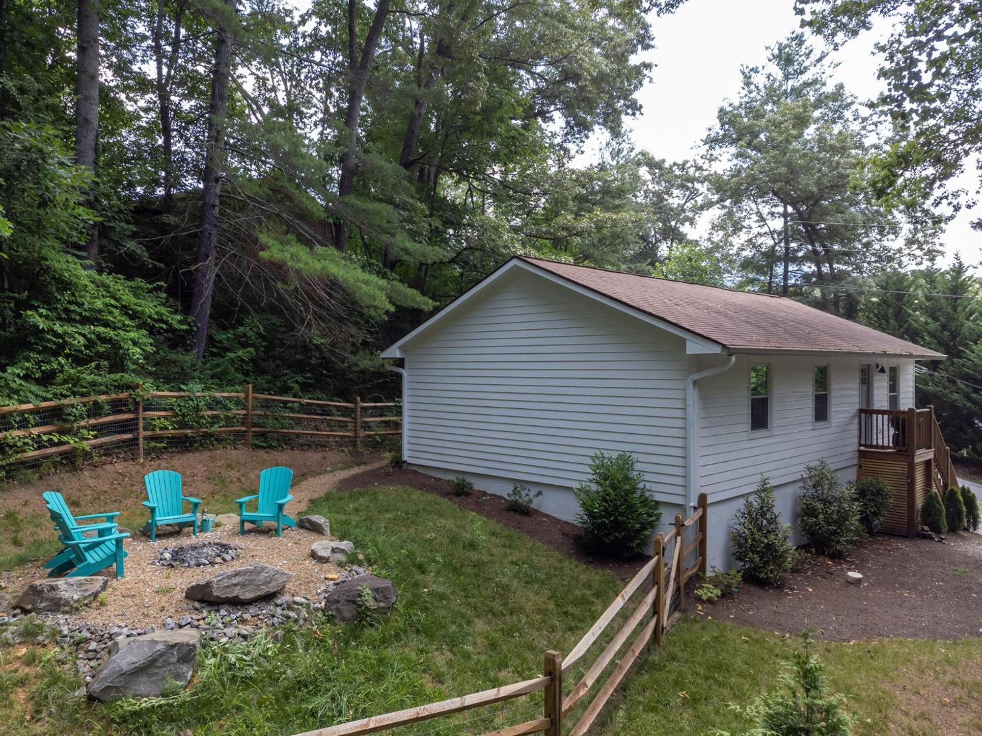 Cottontail Pet-friendly, Fire Pit & 10 Min. To Downtown Avl!