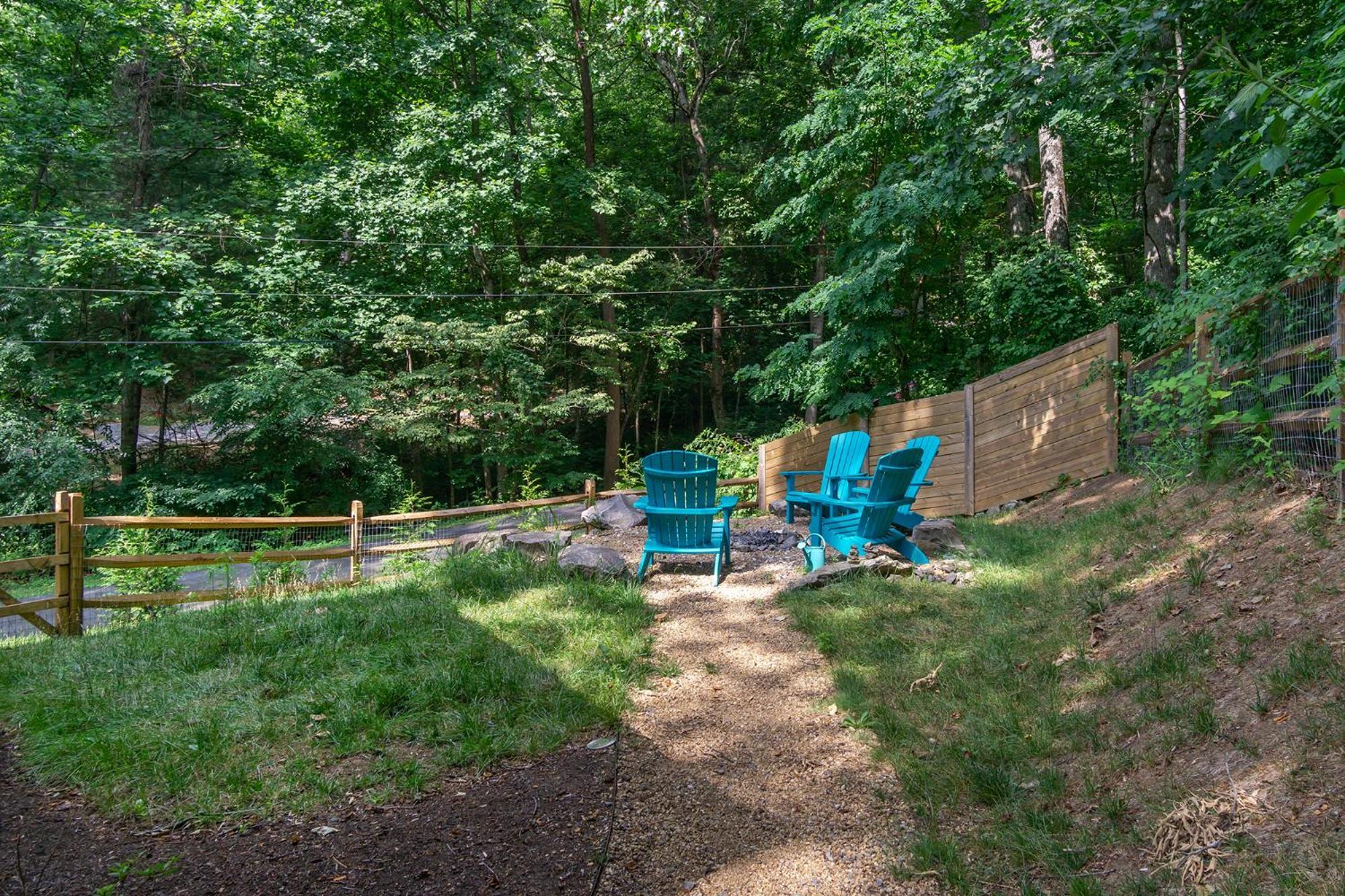 Holiday home Cottontail Pet-friendly, Fire Pit & 10 Min. To Downtown Avl!