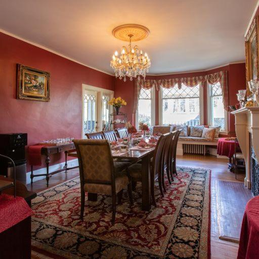 Bed & Breakfast Black Walnut B&B Inn