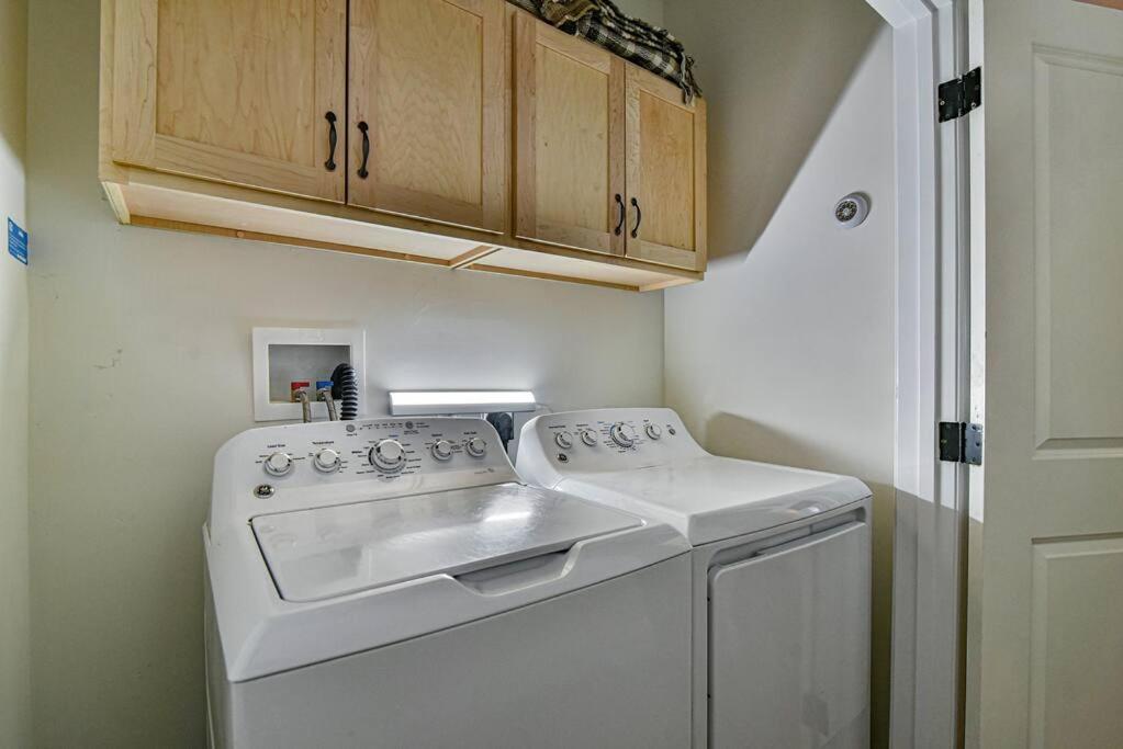 Holiday home Pisgah Place! Comfy 2br Apt/house!