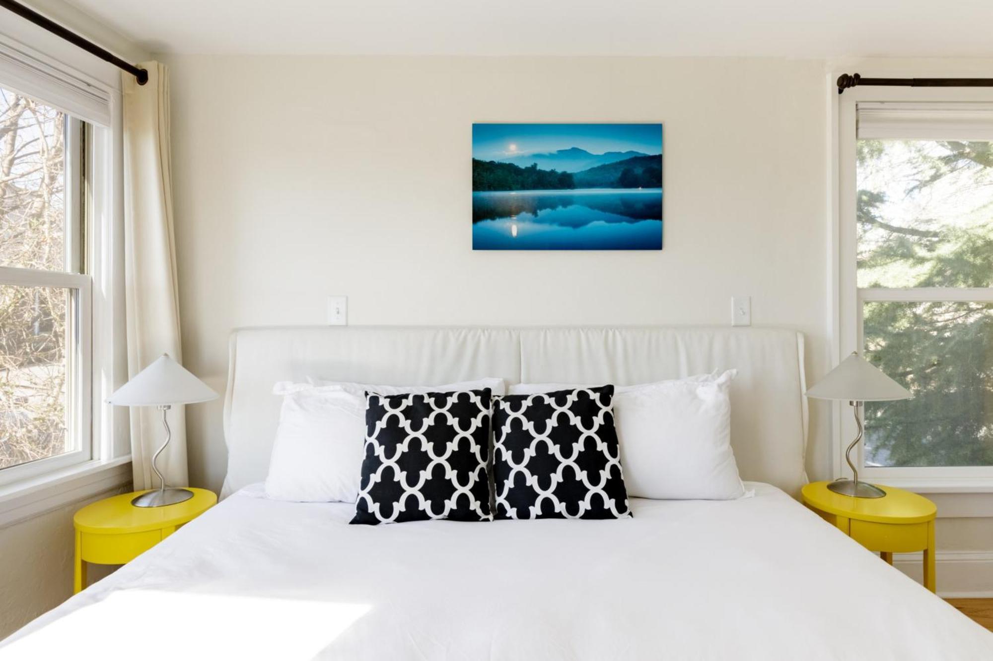 Dog-friendly Downton Annie #4 Apartment Asheville