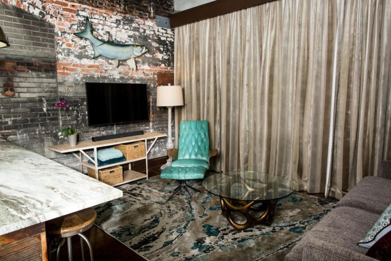 80 Lex 202 Iconic Location Asheville