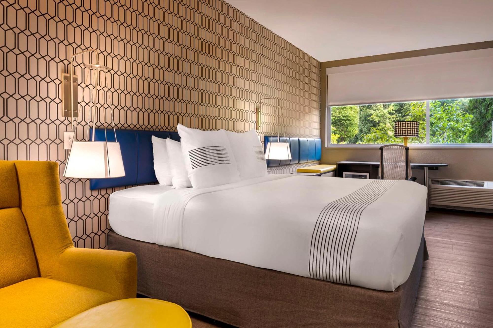 Glo Asheville-blue Ridge Parkway Hotel