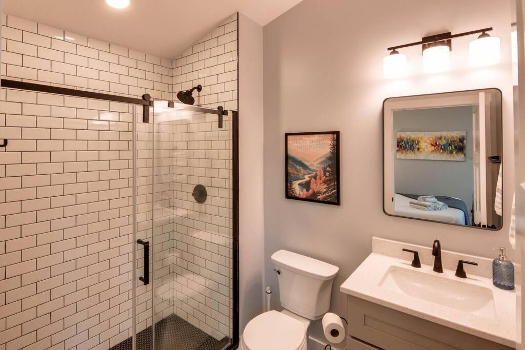 Brand New Modern Escape Holiday home Asheville