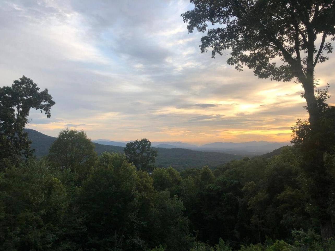 Holiday home 10 Min To Dt, 16 Min To Biltmore, Incl