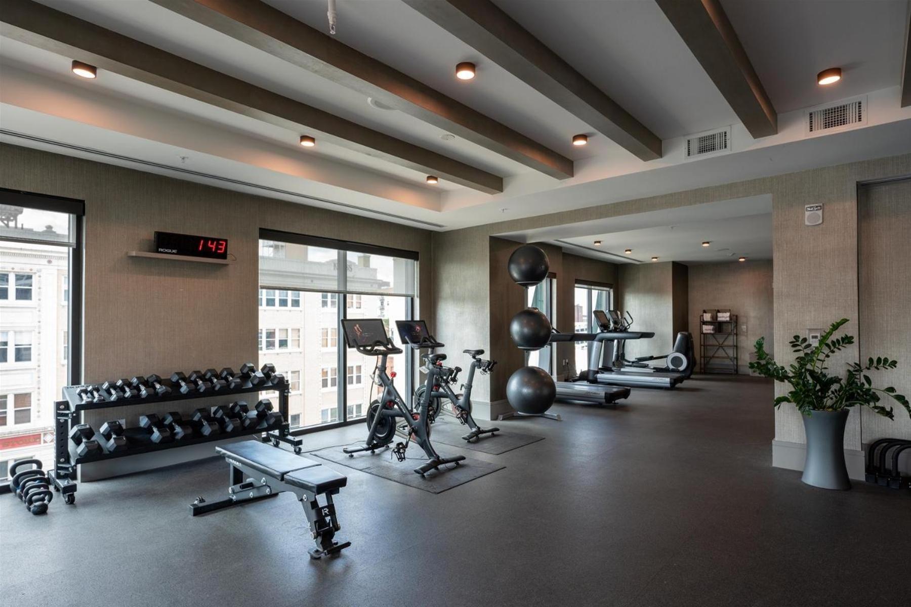 Arras Altitude: Luxury Downtown With Mountain Views * Asheville
