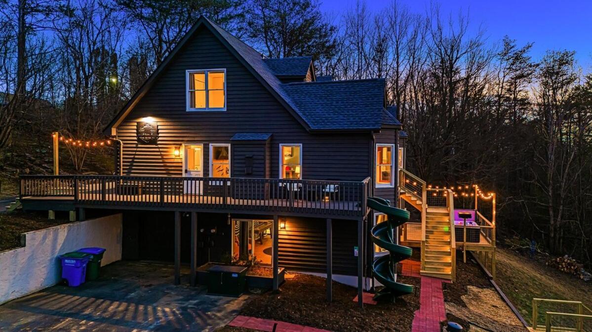 Black Bear Ridge Charming Pet-friendly Getaway Holiday home *