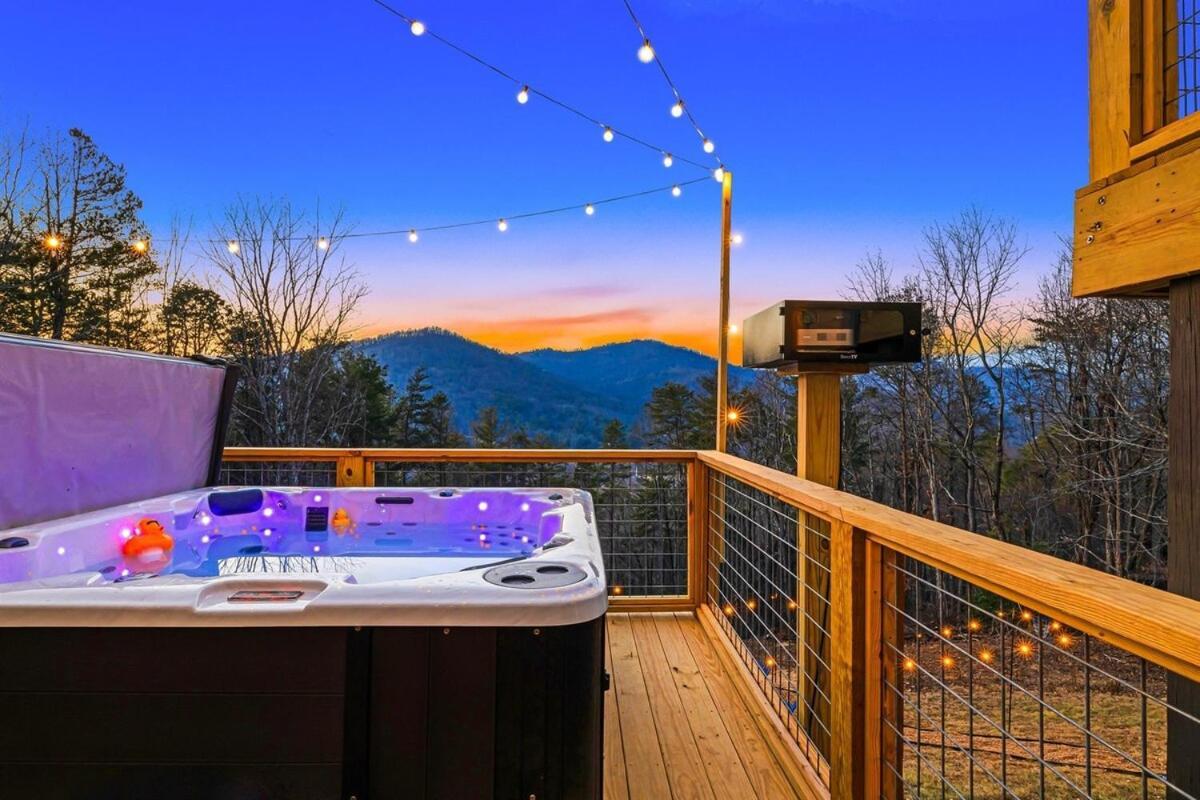 Black Bear Ridge Charming Pet-friendly Getaway Asheville
