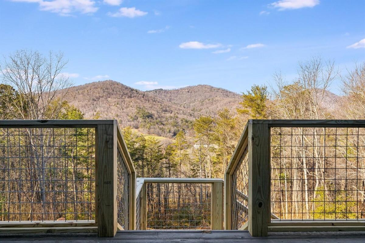 Holiday home Black Bear Ridge Charming Pet-friendly Getaway *