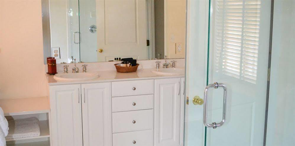 Posh, The Boutique At Biltmore Village 3* Asheville