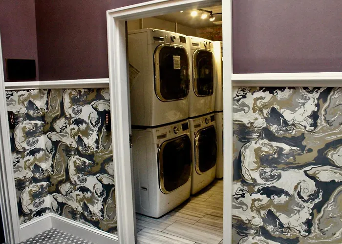 80 Lex 204 Industrial Chic Apt