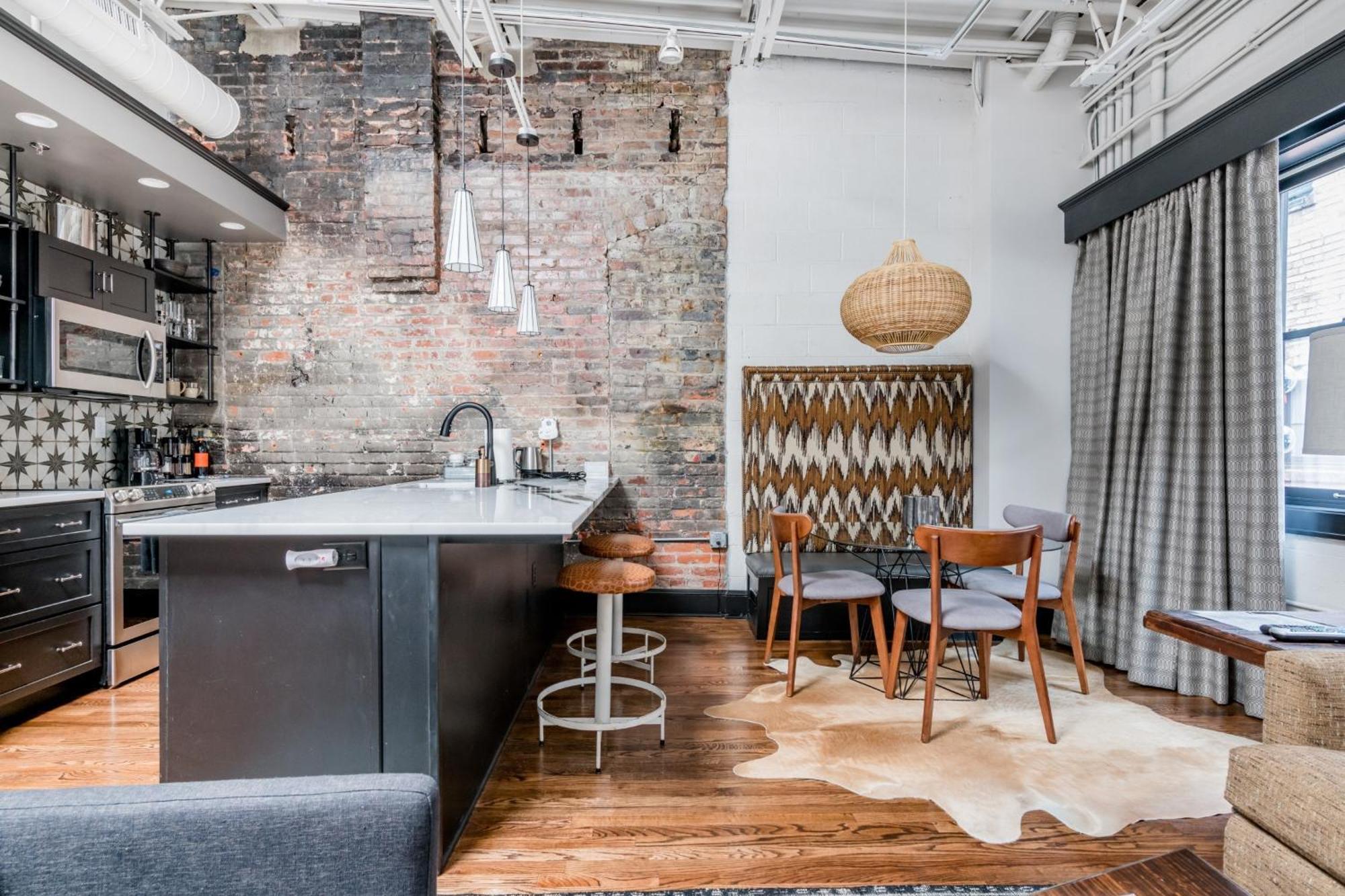 80 Lex 204 Industrial Chic *
