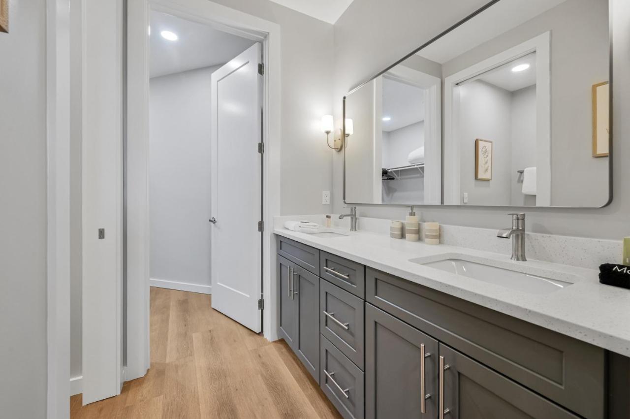 Downtown Luxe Apartment