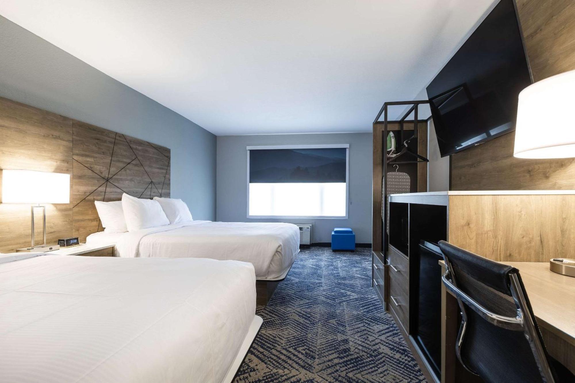 Hotel Rodeway & Near Outlet Mall - 2*