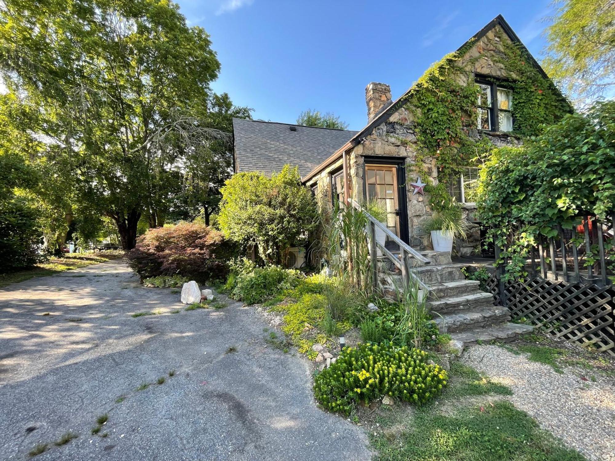 Urban Entire 4 Mi To Dt Holiday home *