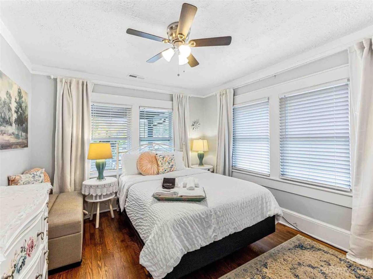Country house Cheerful Retreat With Quick Downtown Access *
