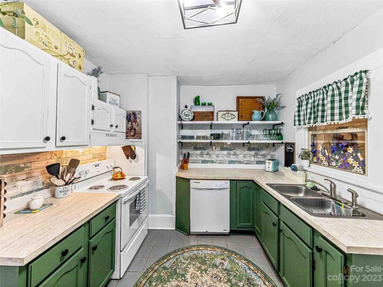 Cheerful Retreat With Quick Downtown Access * Asheville
