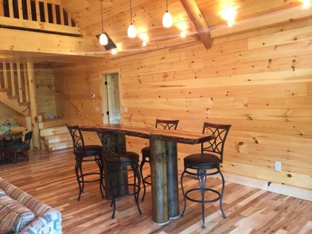 Country Log Cabin-15 Min To Holiday home Asheville