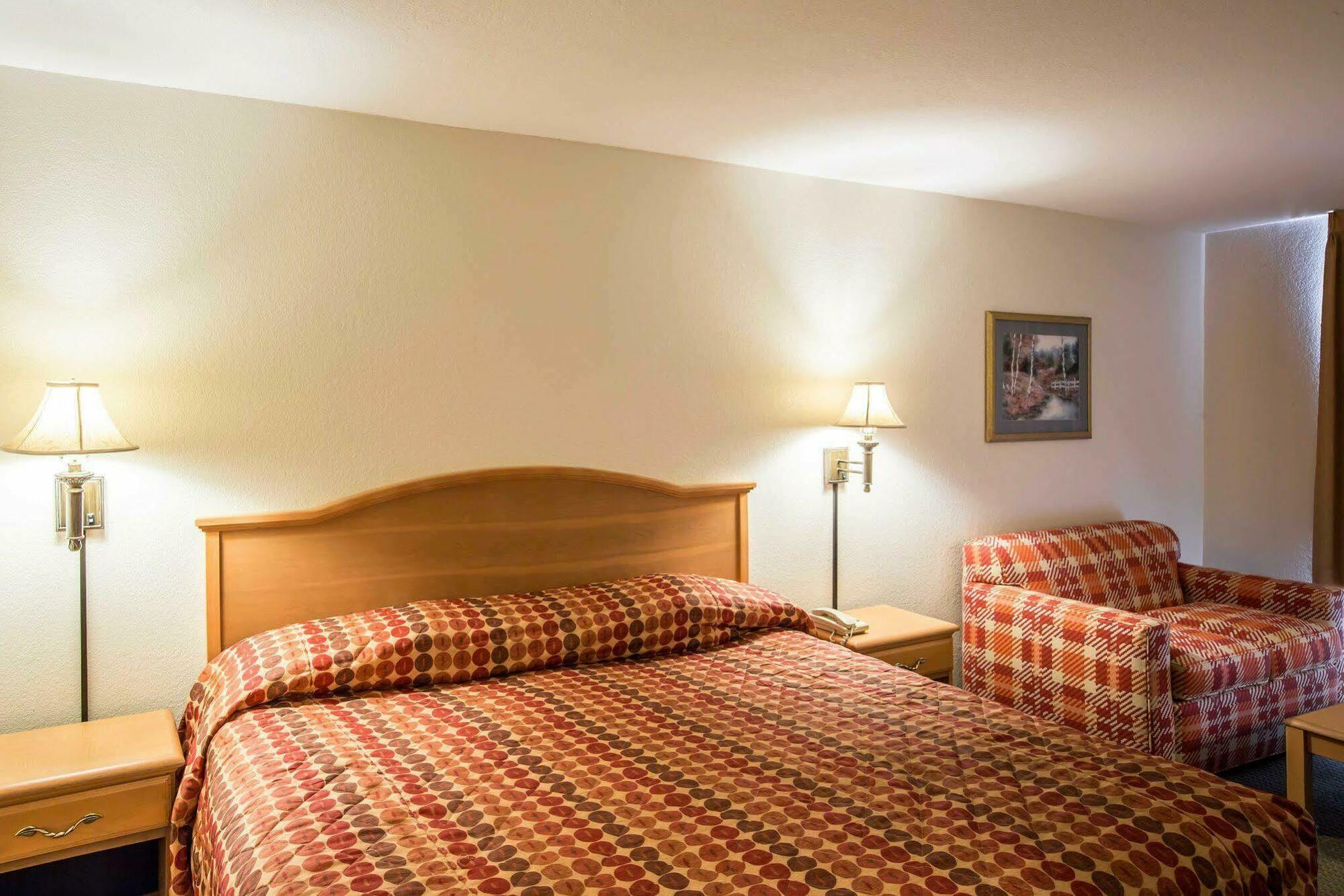 Hotel Rodeway & Near Outlet Mall -
